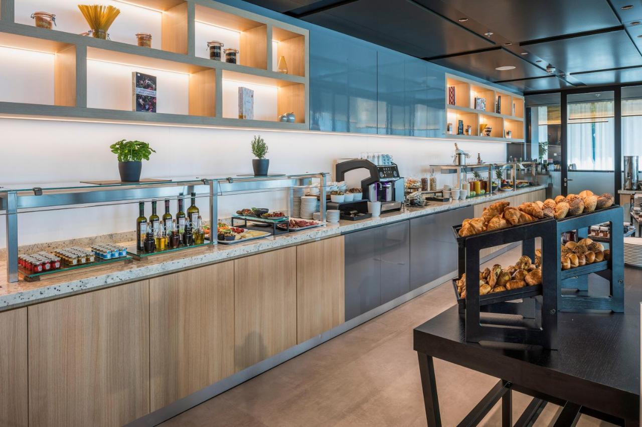 Melia Frankfurt City Франкфурт на Майн Екстериор снимка