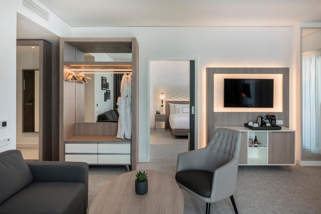 Melia Frankfurt City Франкфурт на Майн Екстериор снимка