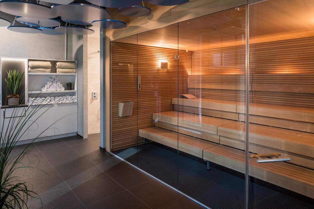 Melia Frankfurt City Франкфурт на Майн Екстериор снимка