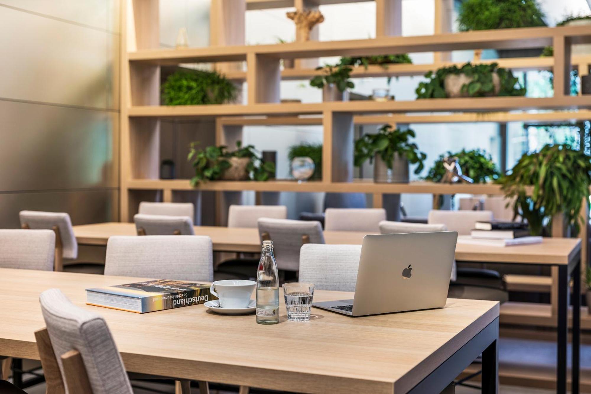 Melia Frankfurt City Франкфурт на Майн Екстериор снимка