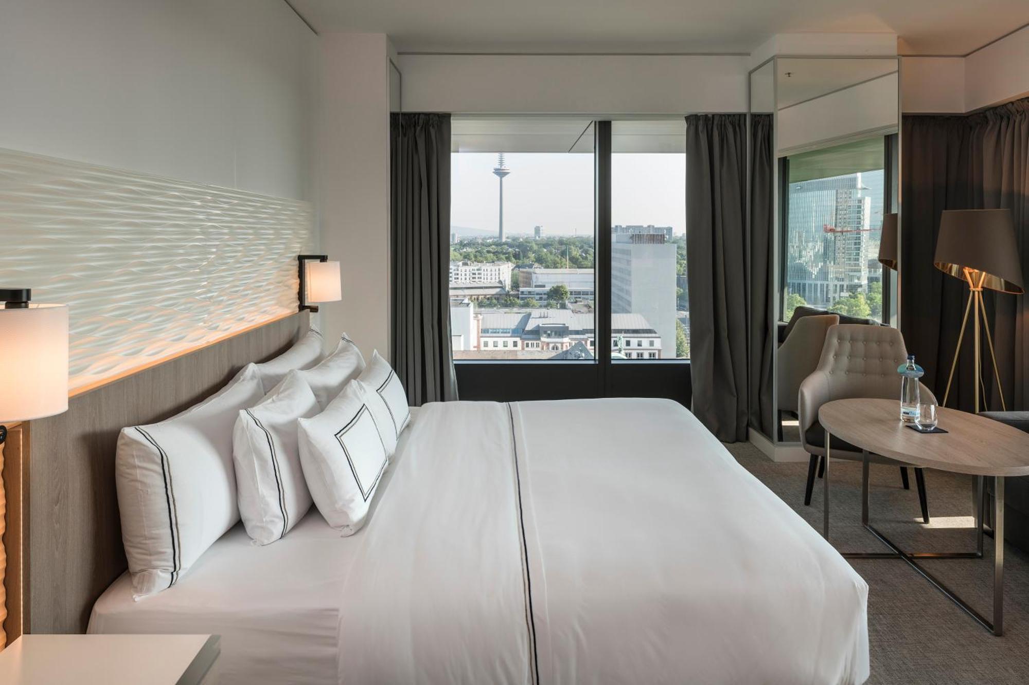 Melia Frankfurt City Франкфурт на Майн Стая снимка